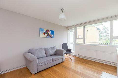 2 bedroom apartment to rent - Papworth Gardens, Holloway, London, N7
