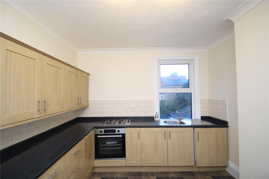 Clifton Road, Littlehampton, West Sussex 2 bed apartment £900 pcm (£