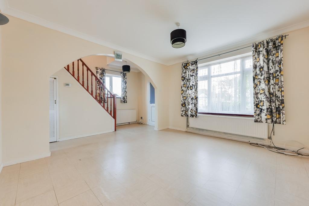 Danescroft Drive, Leighonsea, SS9 3 bed end of terrace house £1,300 pcm (£300 pw)