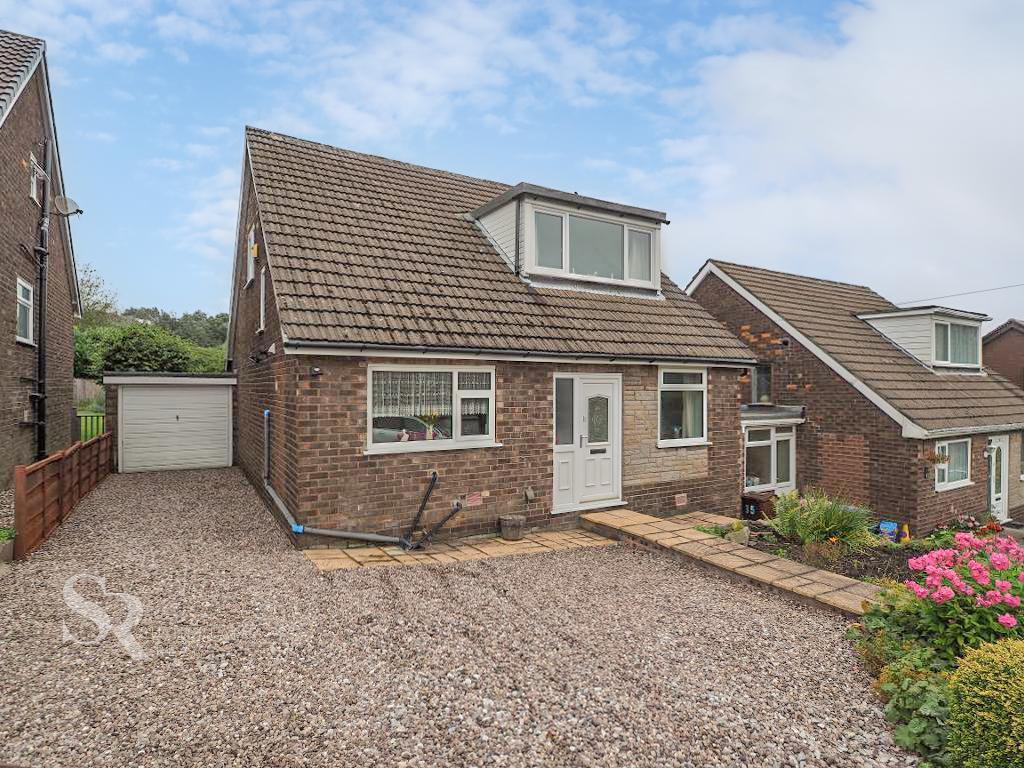 Aldersgate, New Mills, High Peak, Derbyshire, SK22 3BT 3 bed detached
