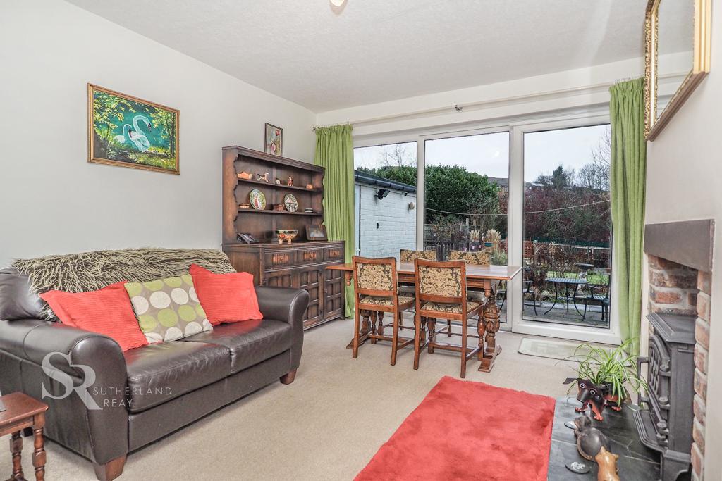 Aldersgate, New Mills, High Peak, Derbyshire, SK22 3BT 3 bed detached