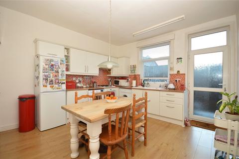 18 Cross Flatts Crescent, Leeds, LS11 7JT