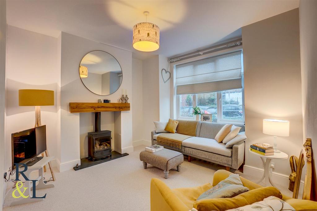 Carnarvon Road, West Bridgford, Nottingham 2 bed semidetached house
