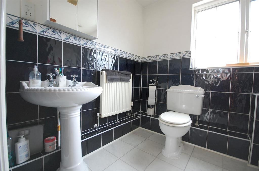 Family bathroom.jpg
