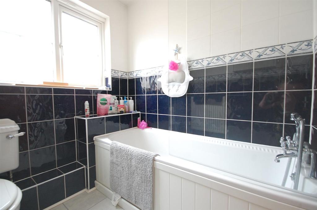 Bathroom 1.jpg