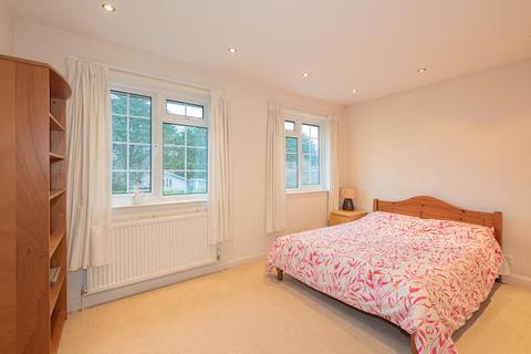36 Edenfield Gardens, Worcester Park, KT4 7DU