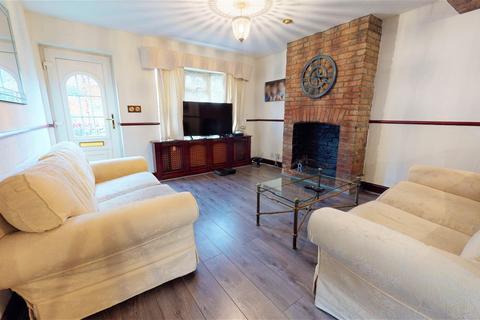 2 bedroom end of terrace house for sale - Smarts Lane, Loughton