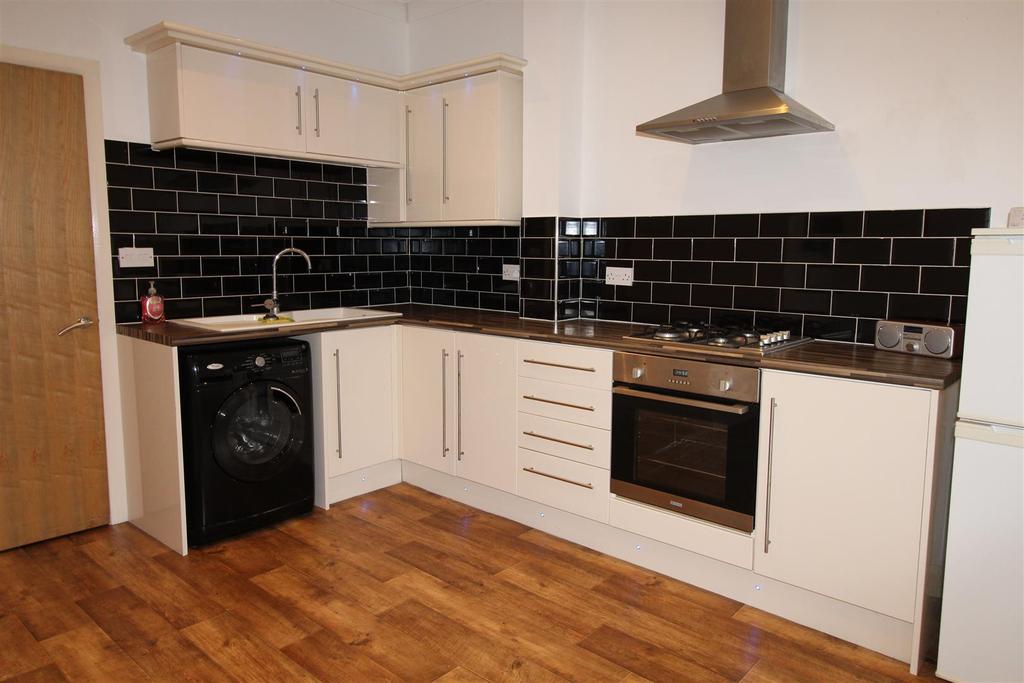 22b Yarra Road, CLEETHORPES 2 bed flat £99,000