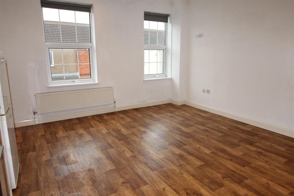 22b Yarra Road, CLEETHORPES 2 bed flat £99,000