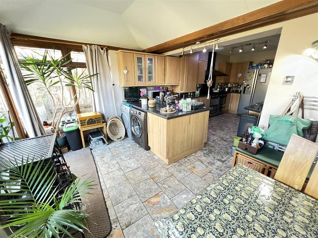 Nelson Drive, Pensby, Wirral 4 bed semidetached bungalow £279,950