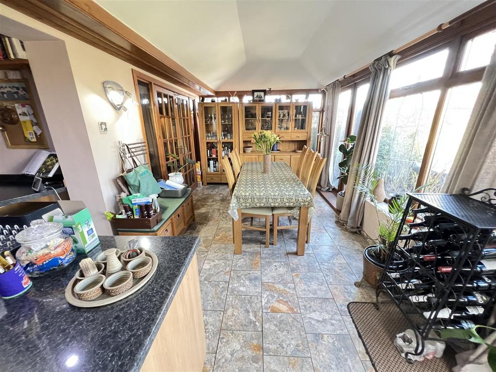 Nelson Drive, Pensby, Wirral 4 bed semidetached bungalow £279,950