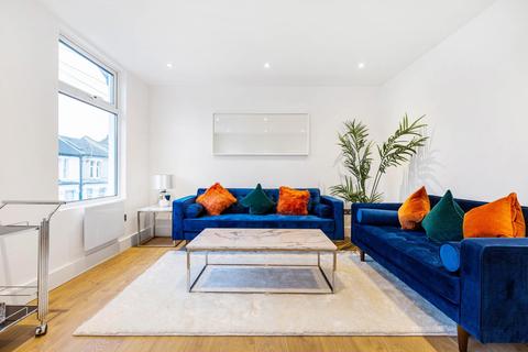 3 bedroom flat for sale - Finborough Road, London SW17