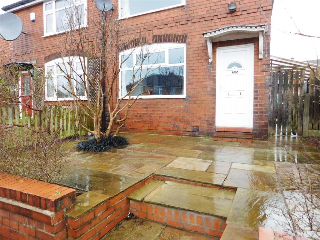 Williams Crescent, Chadderton, Oldham 3 bed semidetached house £170,000
