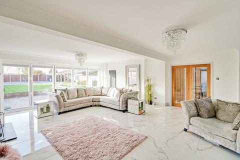 4 bedroom detached house for sale, Little Wakering Road, Southend-on-sea, SS3