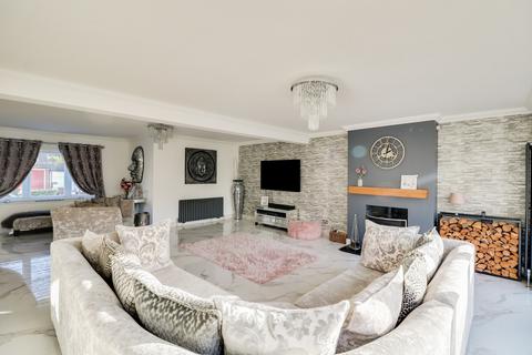 4 bedroom detached house for sale, Little Wakering Road, Southend-on-sea, SS3
