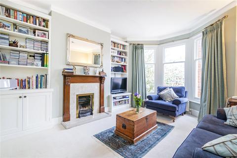 3 bedroom flat to rent, Haverhill Road, London, SW12