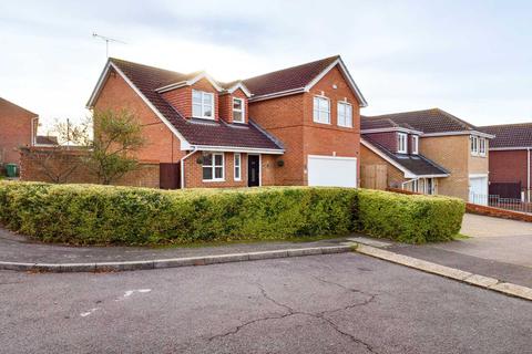 14 Broxted Drive, Wickford, SS12 9RA