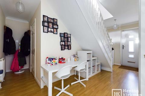 14 Broxted Drive, Wickford, SS12 9RA