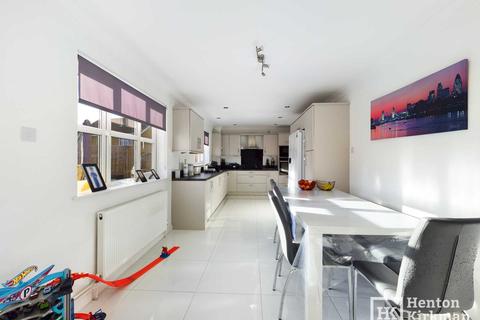 14 Broxted Drive, Wickford, SS12 9RA