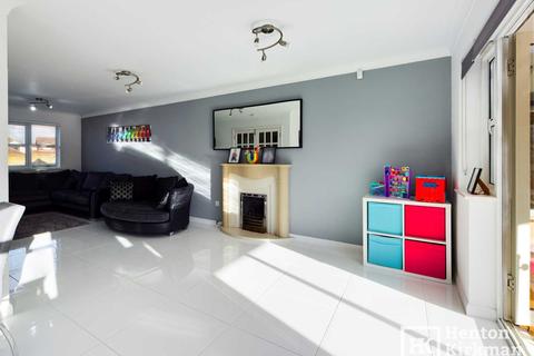 14 Broxted Drive, Wickford, SS12 9RA