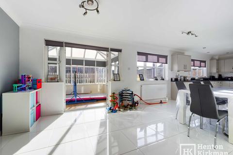 14 Broxted Drive, Wickford, SS12 9RA
