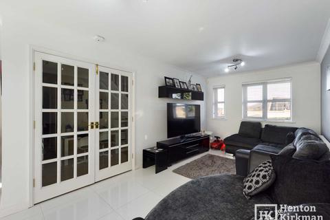 14 Broxted Drive, Wickford, SS12 9RA
