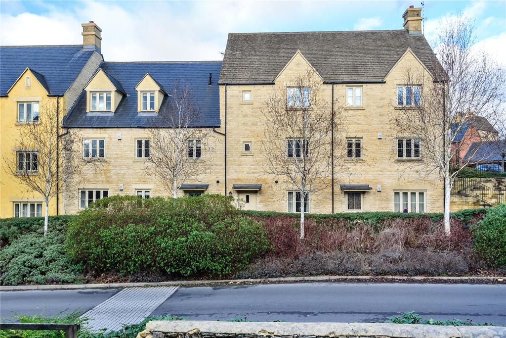 Cirencester, GL7 2 bed apartment £175,000