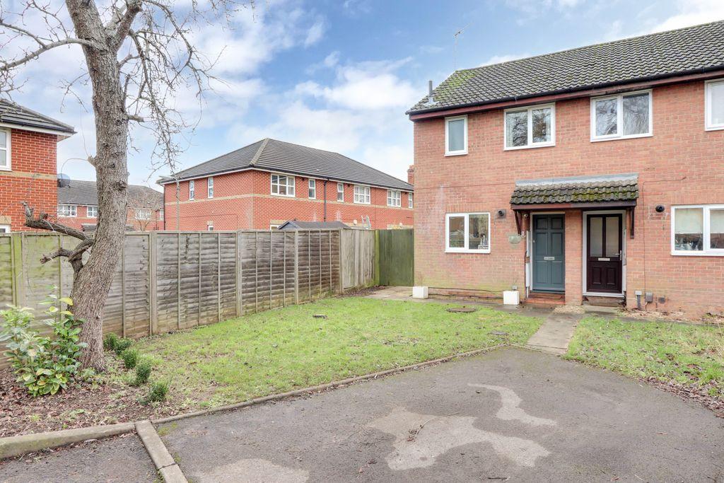 Brookvale Close, Basingstoke RG21 7RU 2 bed end of terrace house £270,000