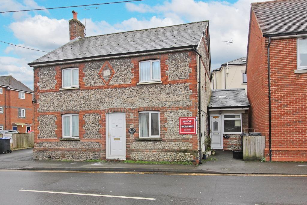 8b Andover Road, Ludgershall, SP11 2 bed flat £130,000