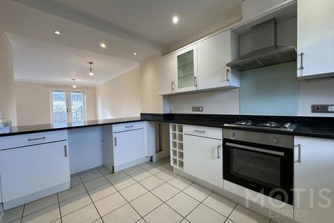 3 bedroom terraced house to rent, Paddock Mews, Paddock Close, CT20