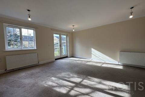 3 bedroom terraced house to rent, Paddock Mews, Paddock Close, CT20
