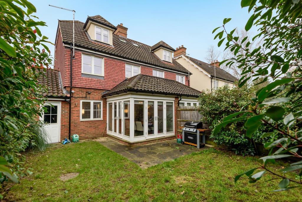Slade Road, Ottershaw, KT16 4 bed semidetached house £565,000