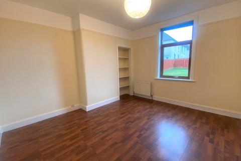 2 bedroom flat to rent, Birkenside, Gorebridge, EH23