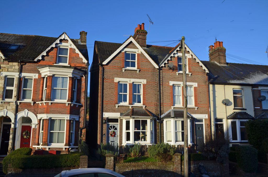 Berkhampstead Road, Chesham HP5 3HF 4 bed end of terrace house £450,000