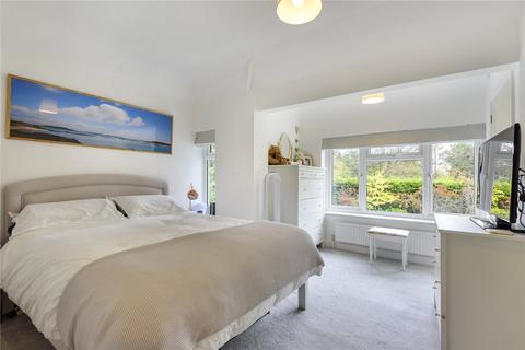 11 Gaviots Green, Gerrards Cross, SL9 7EB