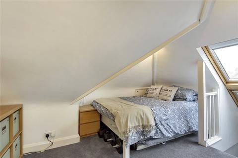 11 Gaviots Green, Gerrards Cross, SL9 7EB