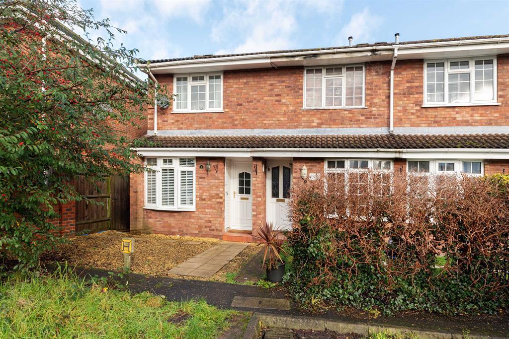 Atherley Way, Hounslow, TW4 5NG 2 bed end of terrace house £1,700 pcm