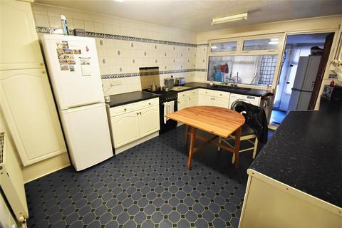 16 Aluric Close, Grays, RM16 4NB