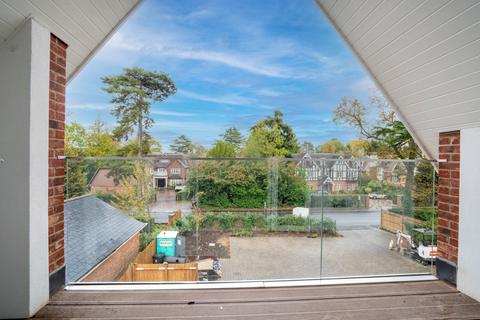 2 bedroom penthouse for sale, Alborough Lodge, Packhorse Road, Gerrards Cross, Buckinghamshire