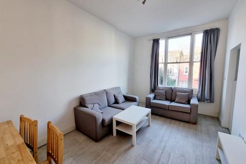 5 bedroom flat to rent, Marlborough Road, Archway, N19