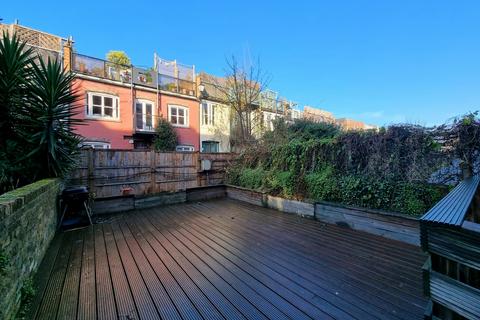 5 bedroom flat to rent, Marlborough Road, Archway, N19