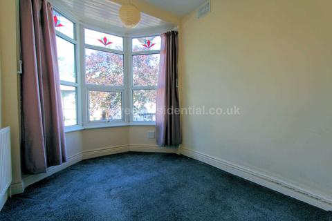1 bedroom flat to rent - Brightwell Ave, Westcliff On Sea