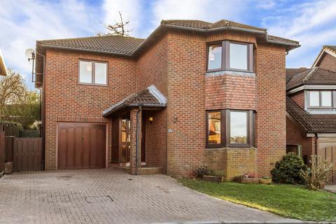 4 bedroom detached house for sale - 16 Avon Place, Cramond, EH4 6RE