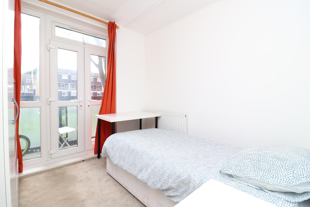 Malmesbury Road, London E3 1 bed in a flat share £450 pcm (£104 pw)