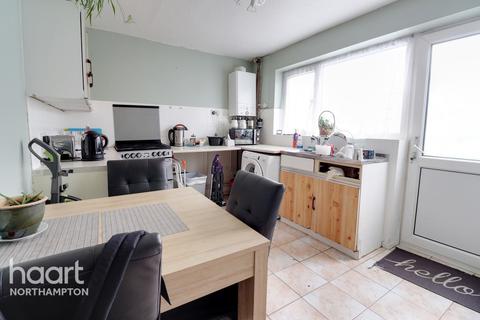 31 Beaumont Drive, Northampton, NN3 8PE