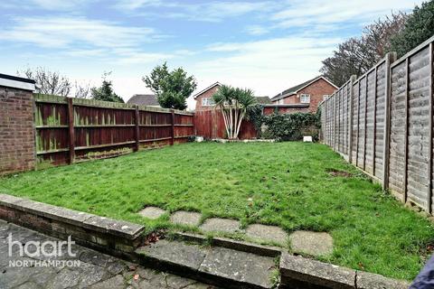 31 Beaumont Drive, Northampton, NN3 8PE