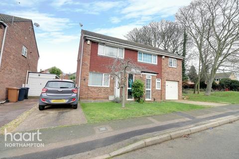 31 Beaumont Drive, Northampton, NN3 8PE