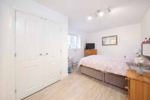 6 Barberi Close, Oxford, OX4 4GF