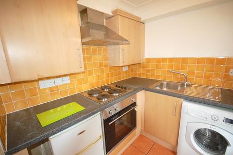 Studio to rent, 13 15 St Thomas Road