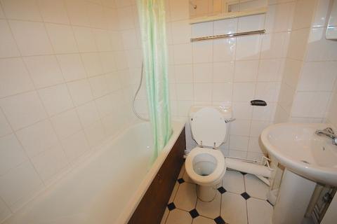 Studio to rent, 13 15 St Thomas Road